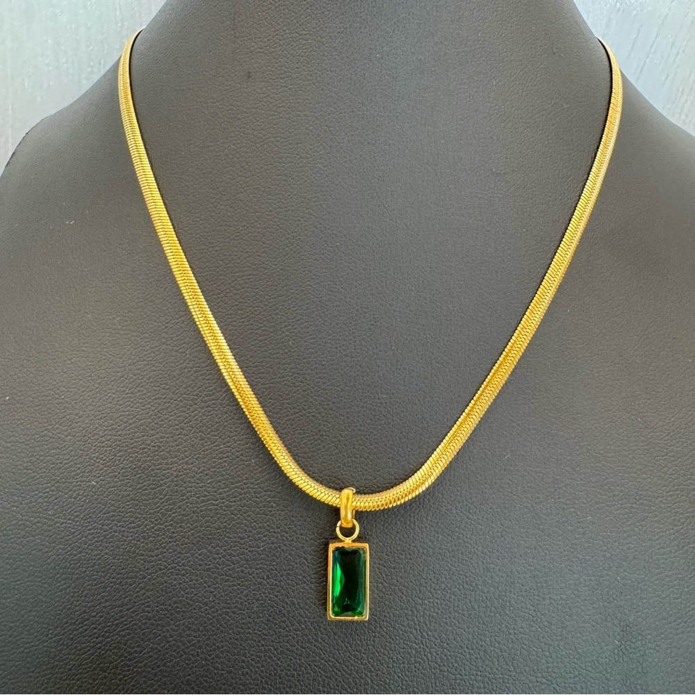 Arlo Necklace View 2